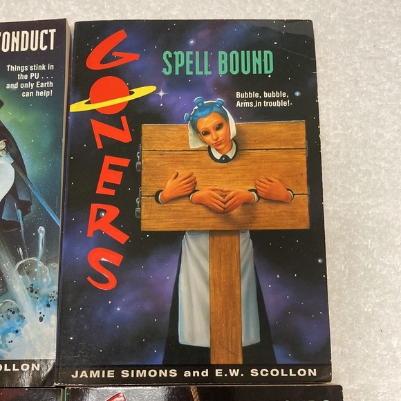 Goners paperback books 3, 6, 7 and 10 90’s - Picture 2 of 9